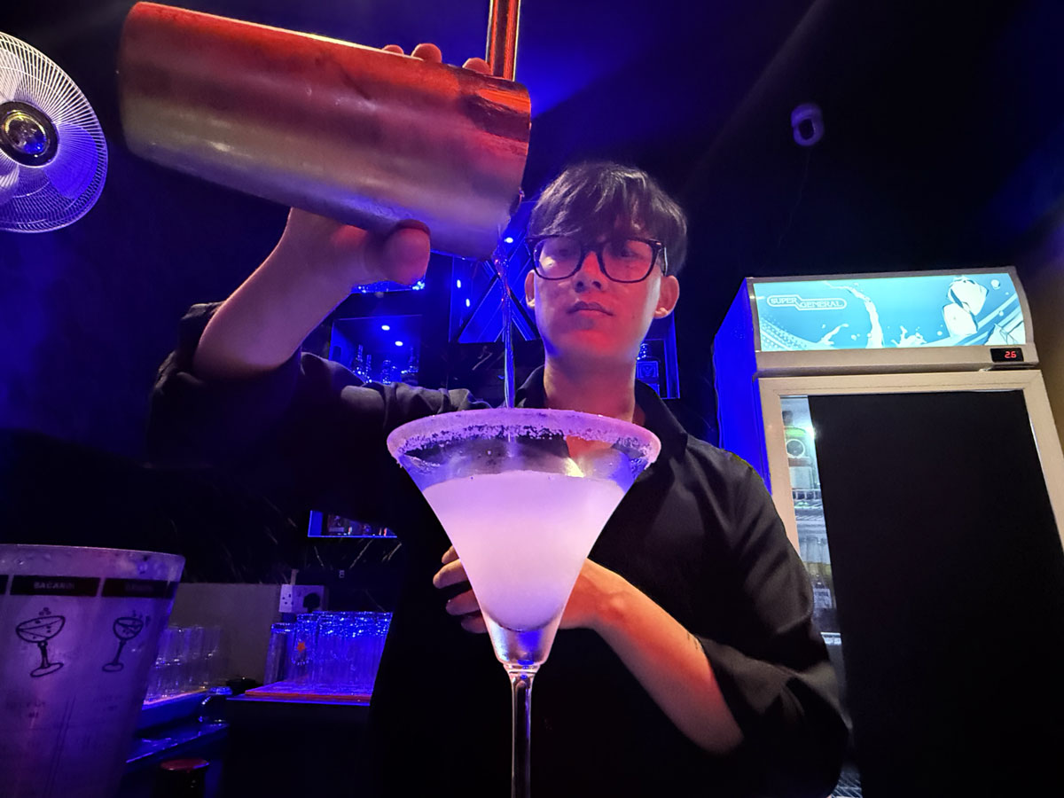 7Dragon Bar & Lounge Dubai — nightlife experience at Al Rigga